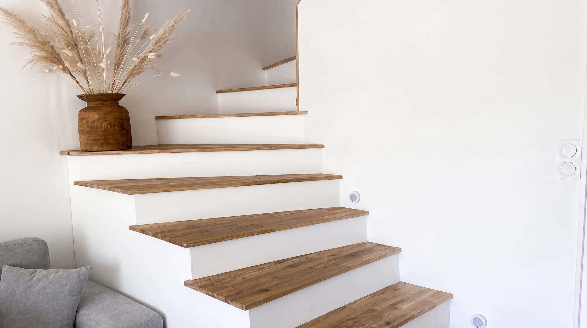 Dressing sur mesure en bois avec aménagement intérieur optimisé